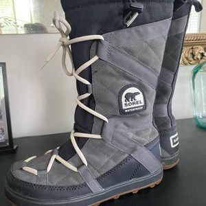 Sorel quilted boots 8.5